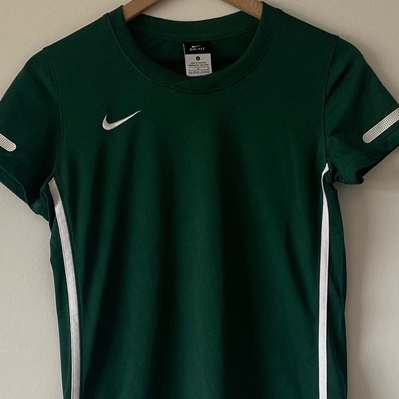 Retro Nike Short sleeve shirt. Green/white. Size 12-13 years - Picture 5 of 11